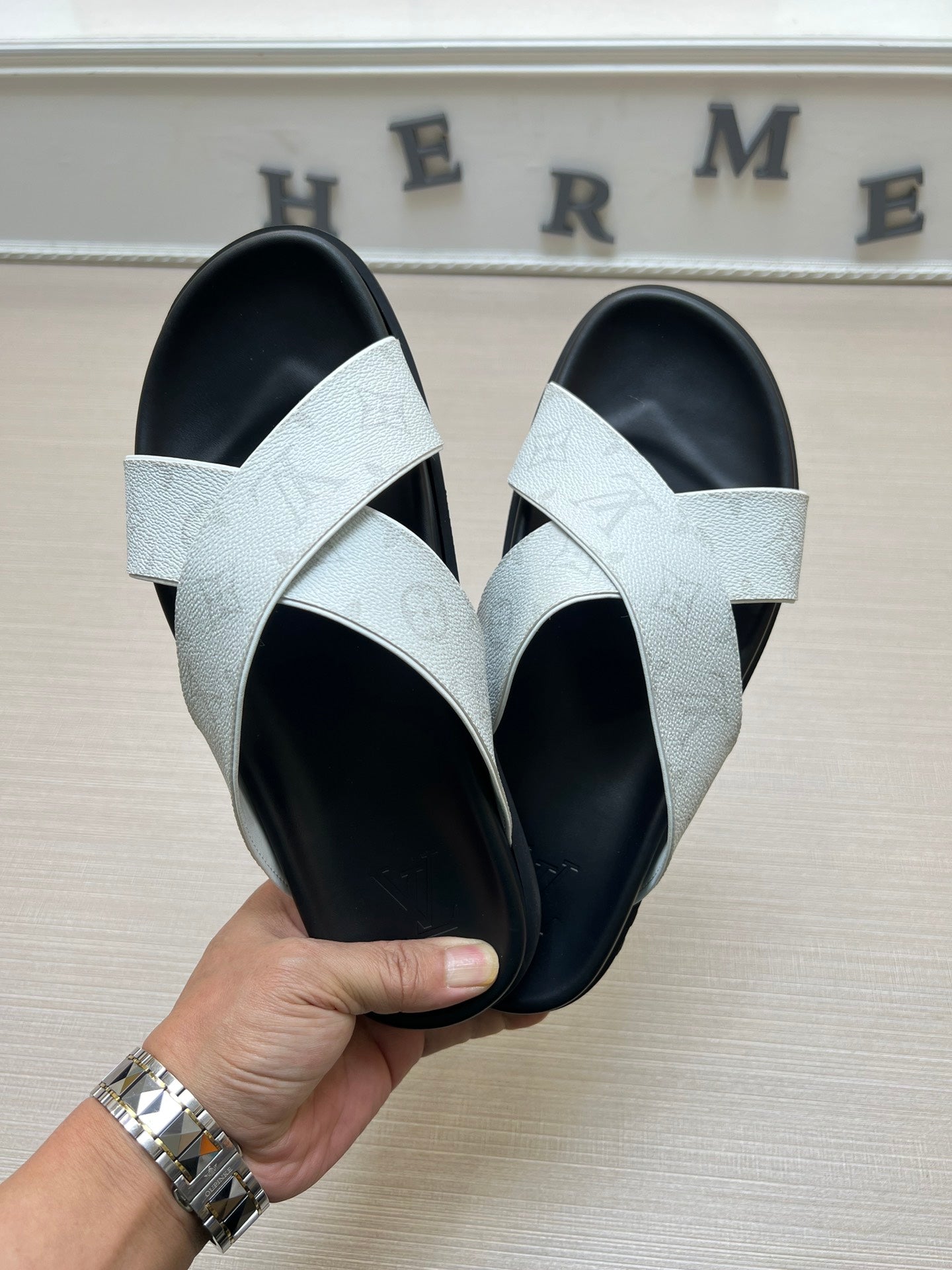 54E58Z  fashion   slippers