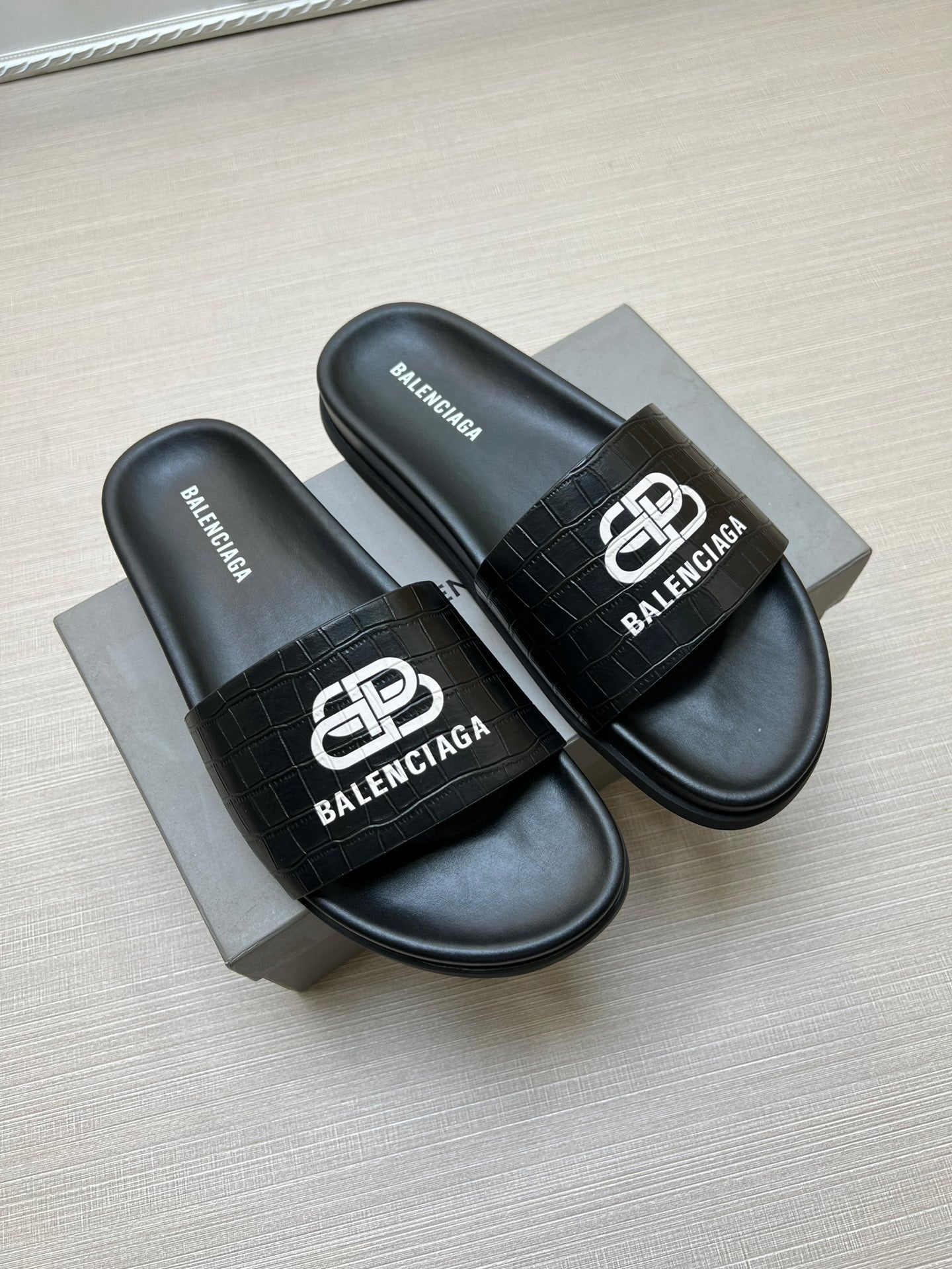 54J99Z   fashion  slippers