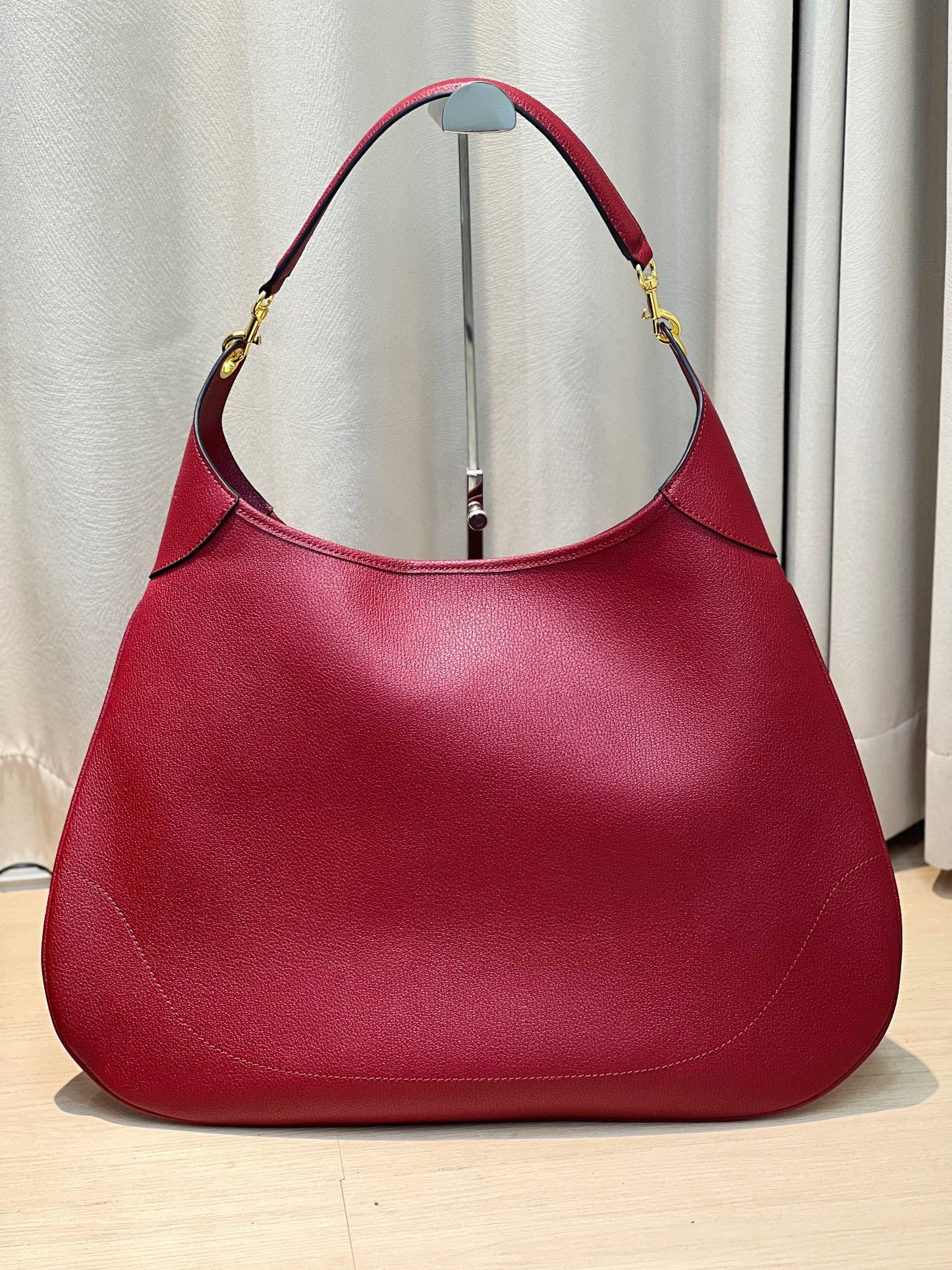 1XB67B (Fashionable leather bag )