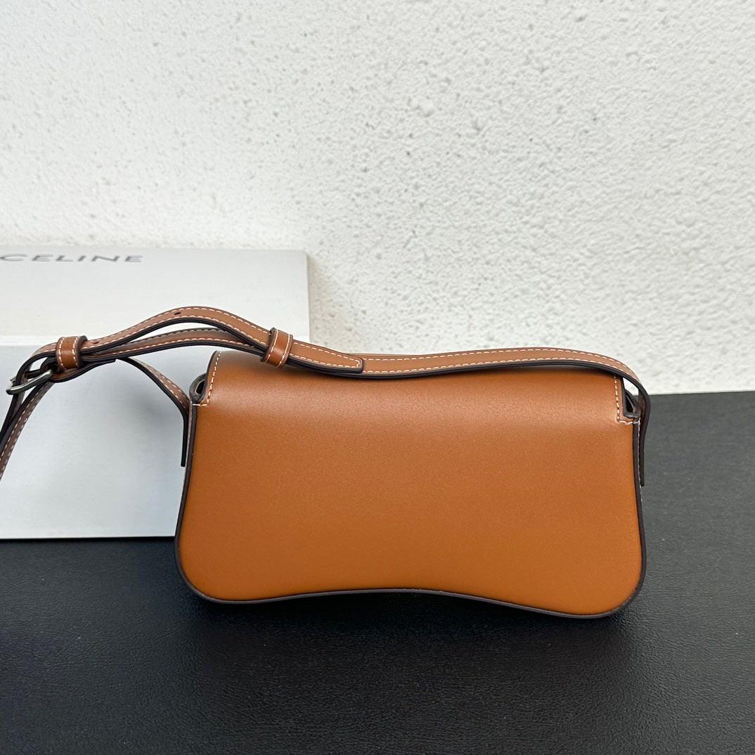 1XE271B  Fashionable leather bag 