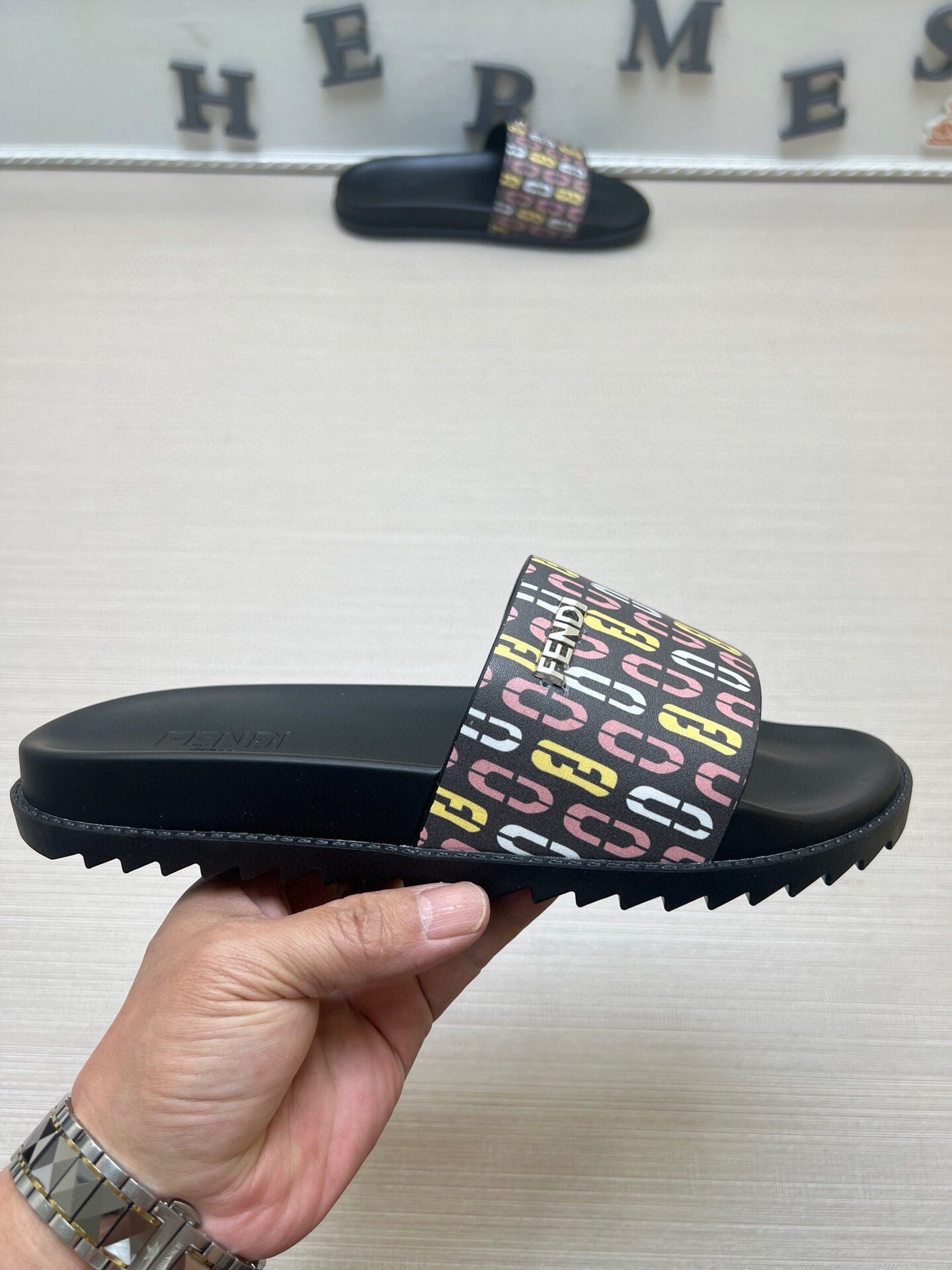 54F15Z   fashion slippers