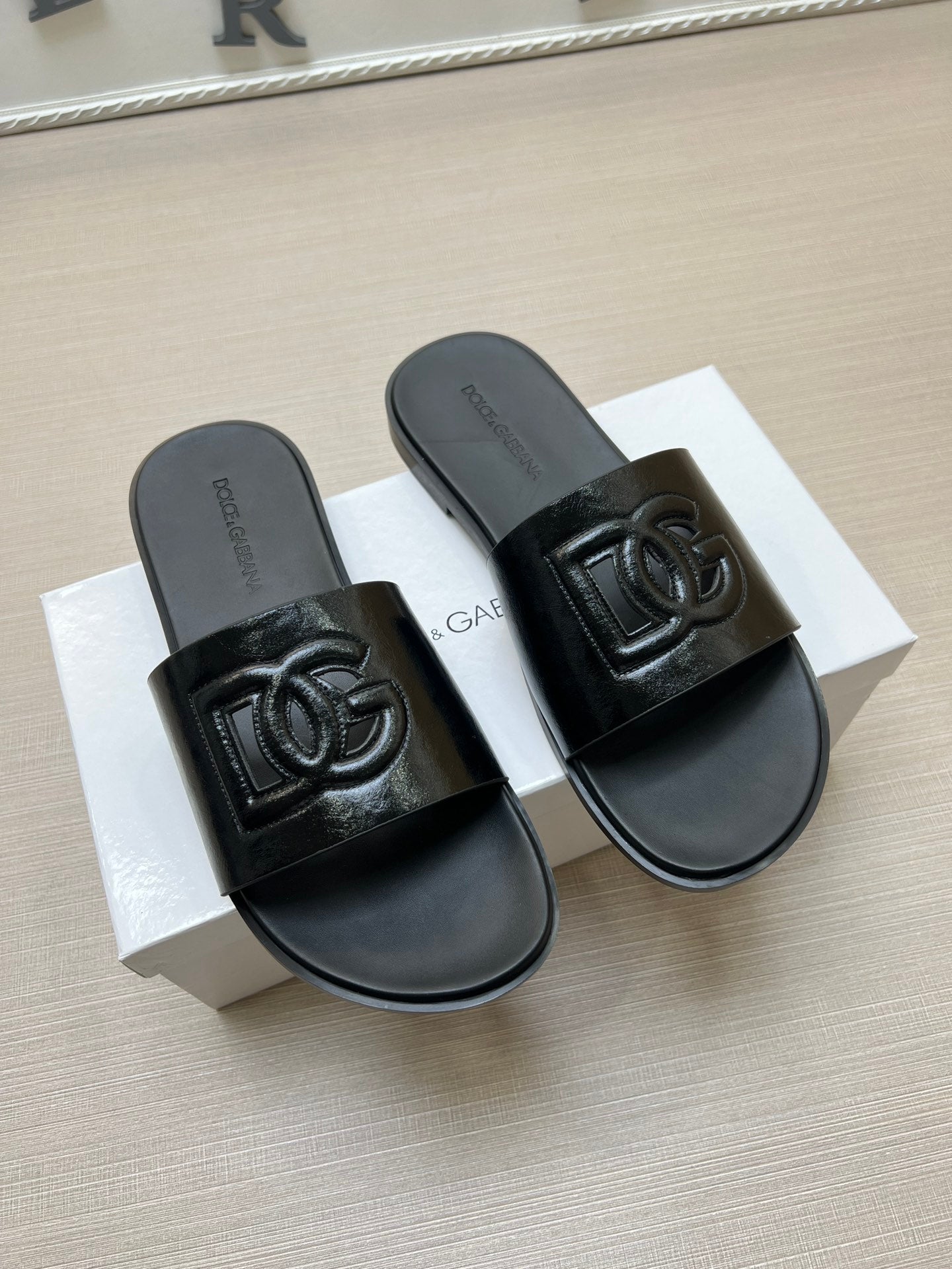 54A64Z   fashion slippers