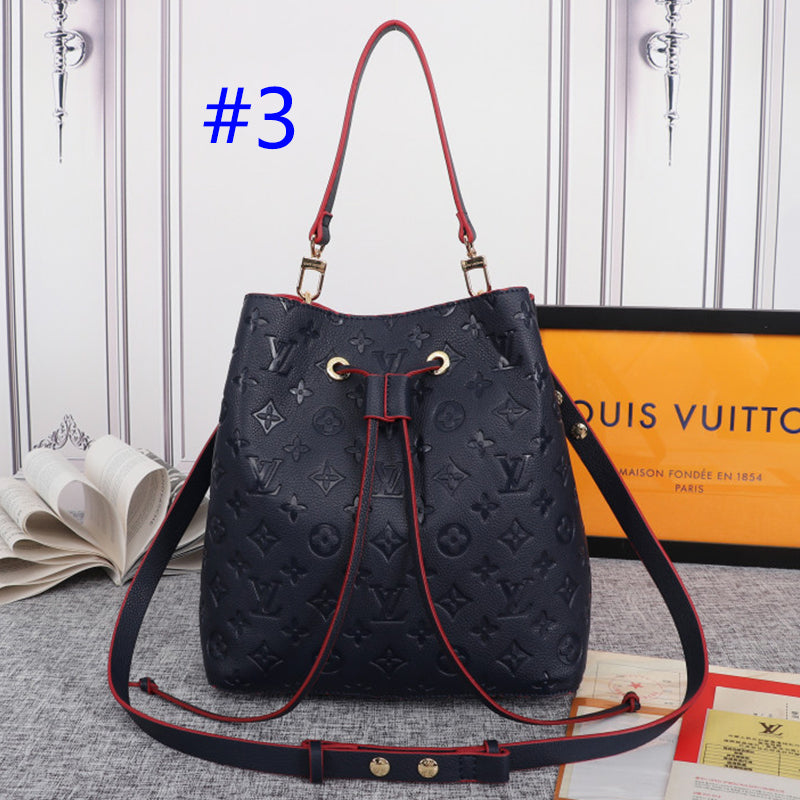 2XE60B  Fashionable leather bag 