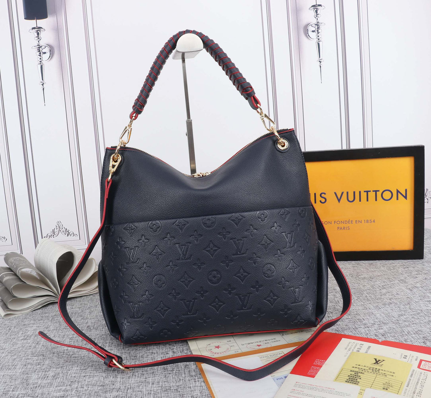 2XE51B  Fashionable leather bag 