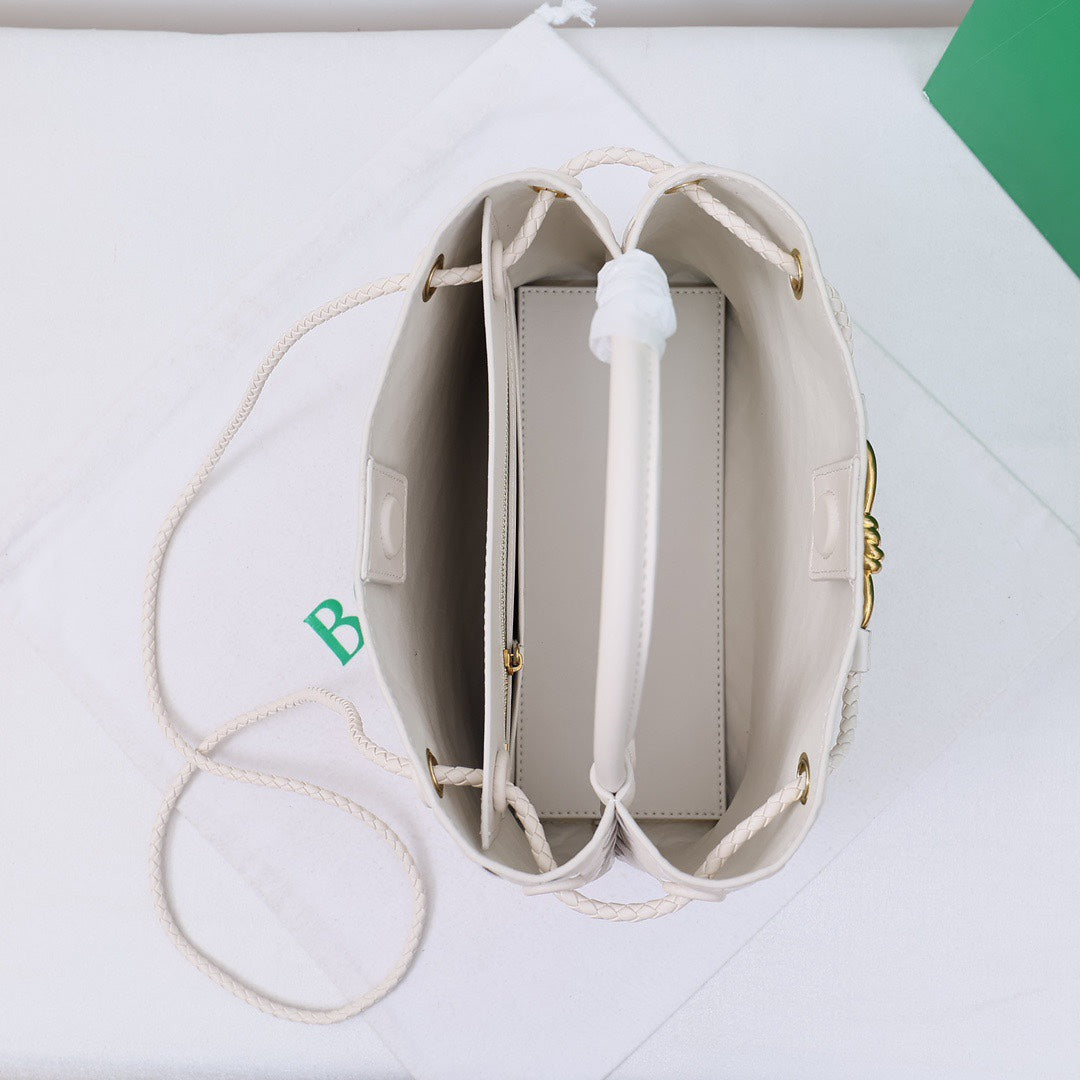 1XA80B (Fashionable leather bag )