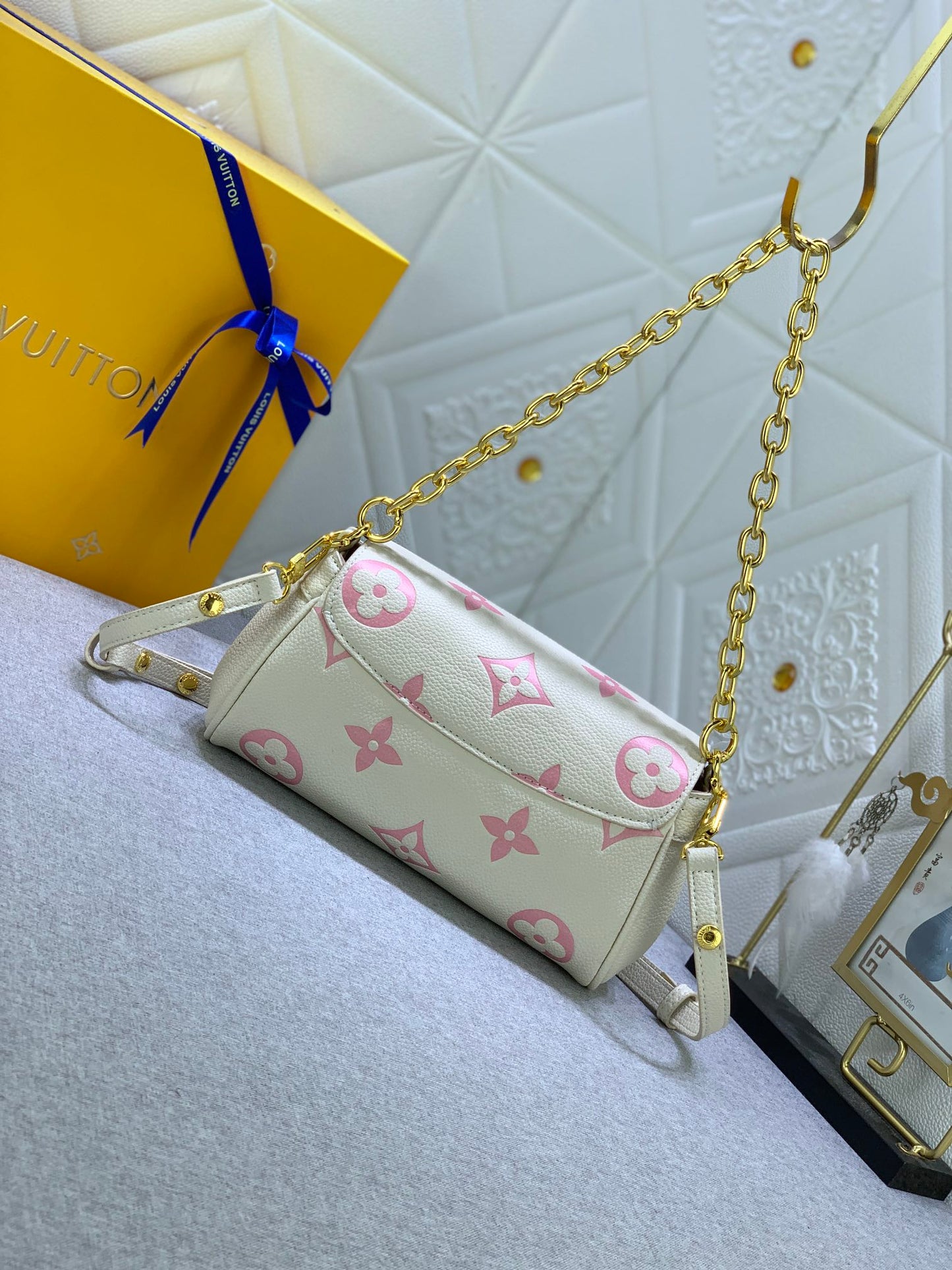 2XR363B  Fashionable leather bag 