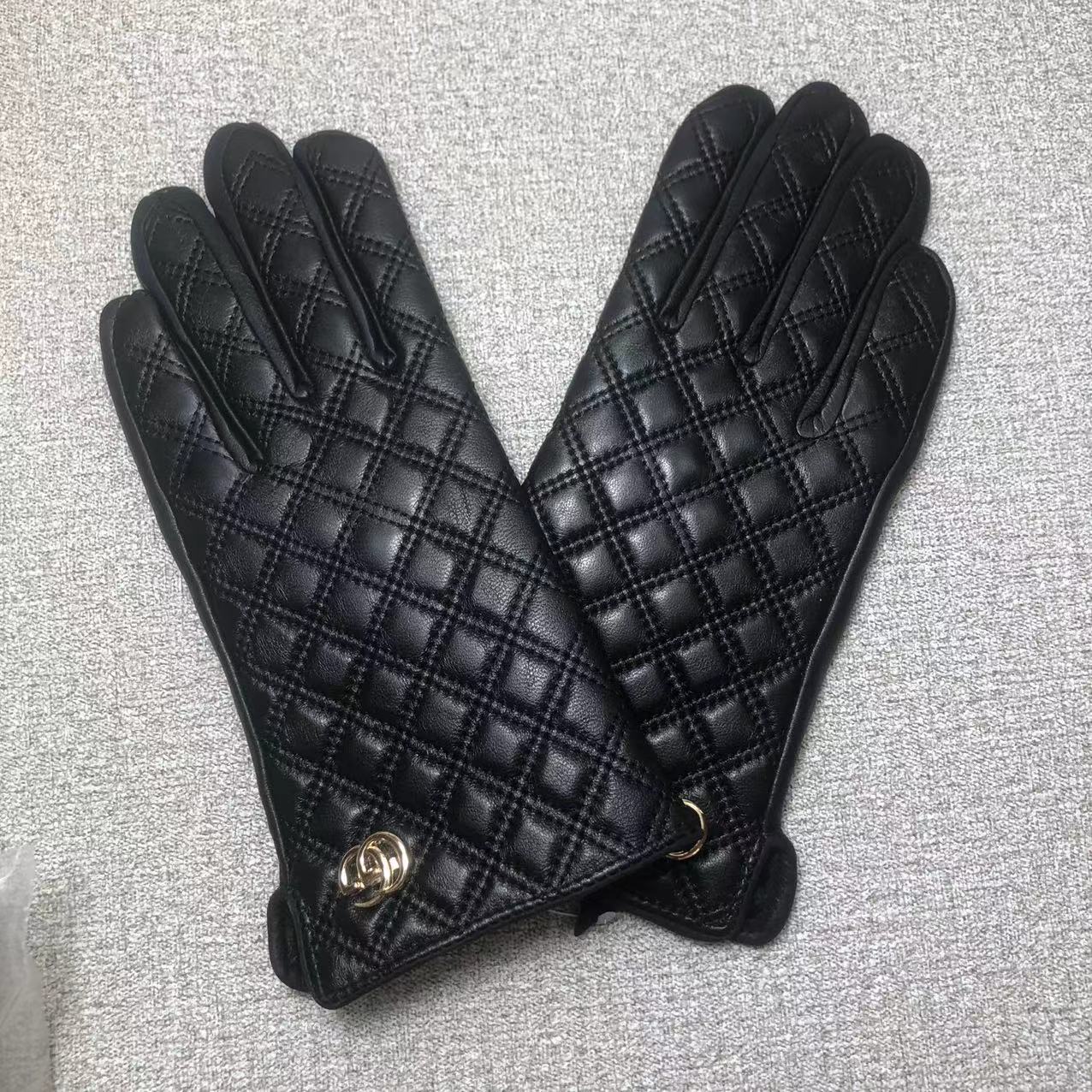 24B81S   Fashion gloves