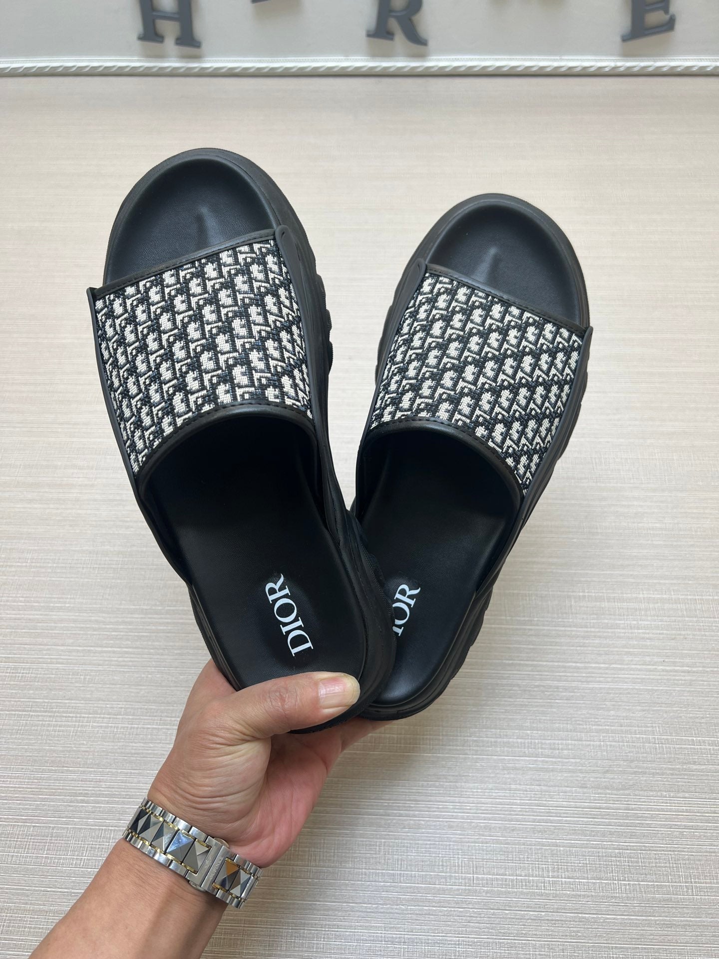 54D8Z   fashion  slippers