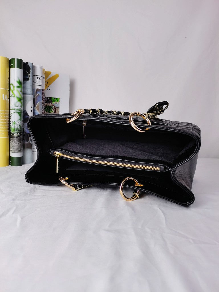 4XC20B  Fashionable leather bag 