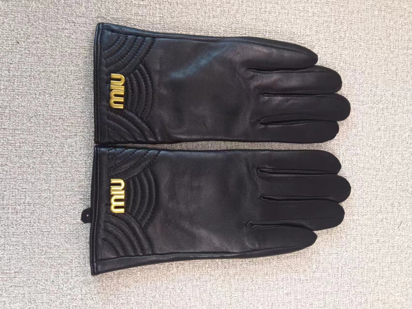 24A107S   Fashion gloves