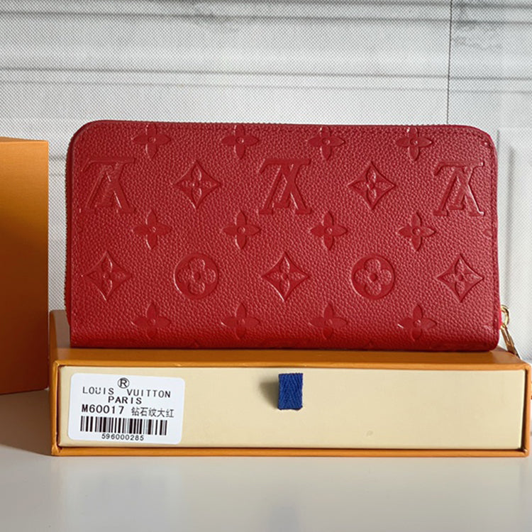 1E06B  Fashionable leather wallets