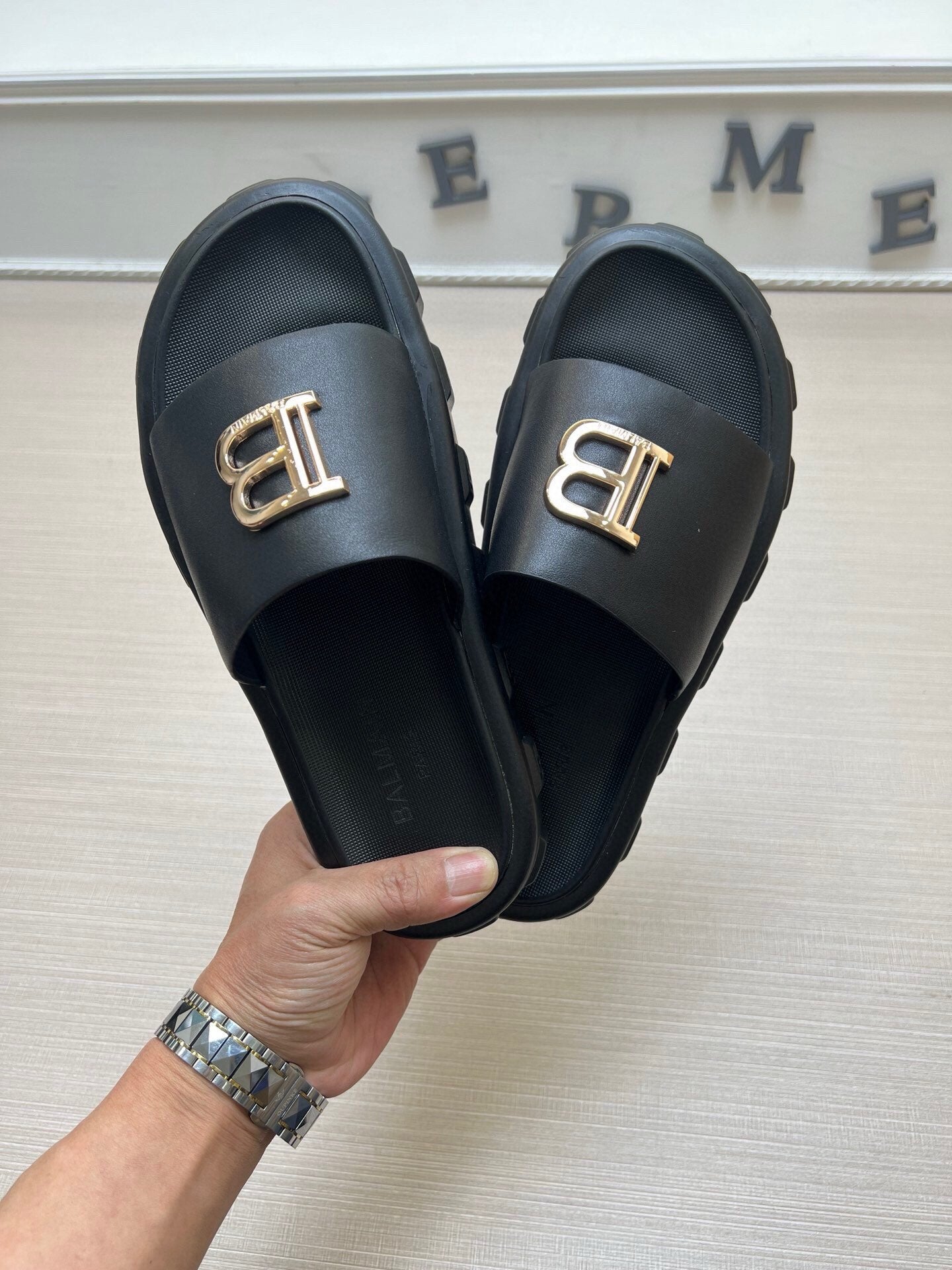 54A21Z    fashion slippers