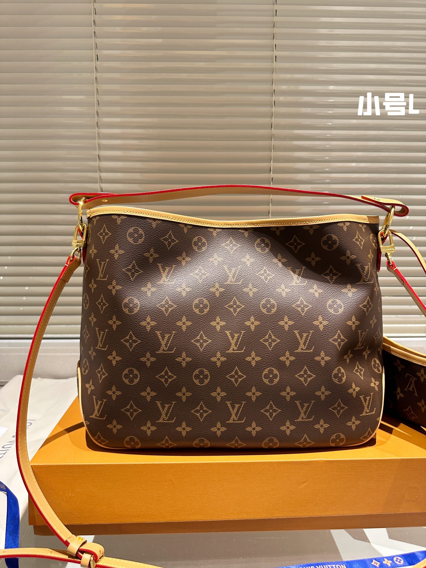 6XE227B (  Fashionable leather bag )