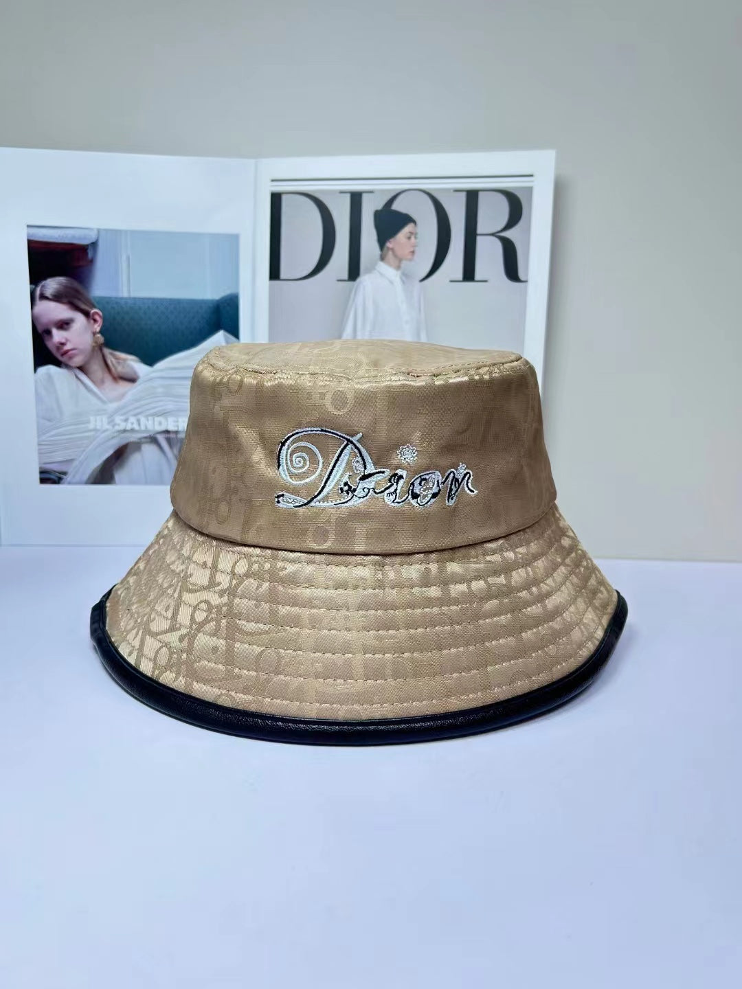 14D267M   Fashion hats