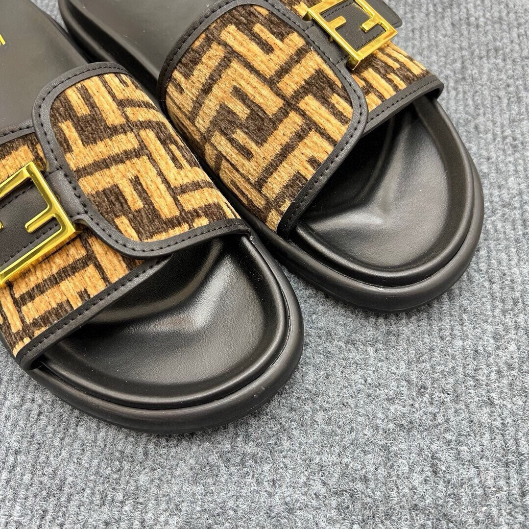 54F37Z  fashion slippers