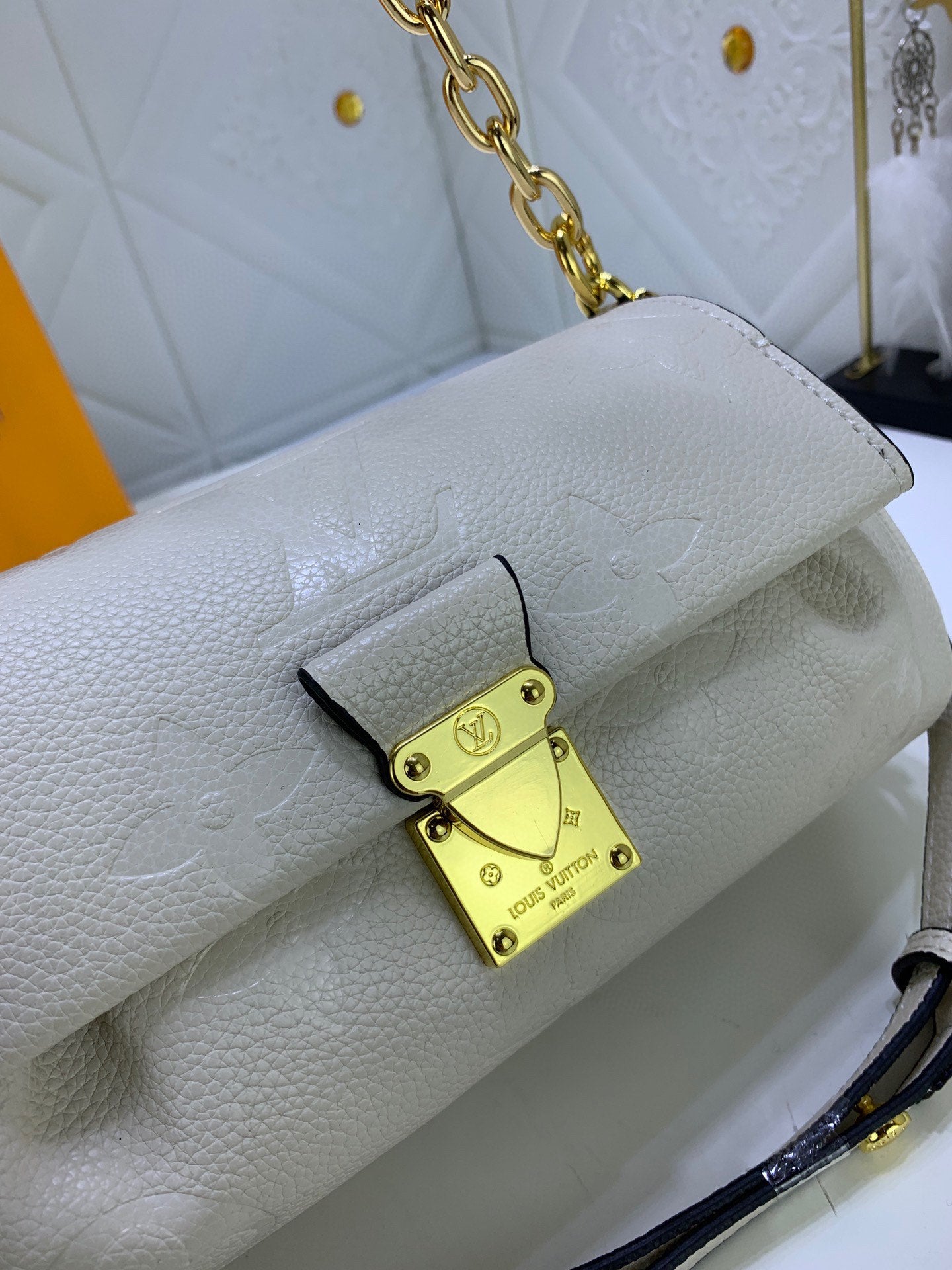 2XR363B  Fashionable leather bag 