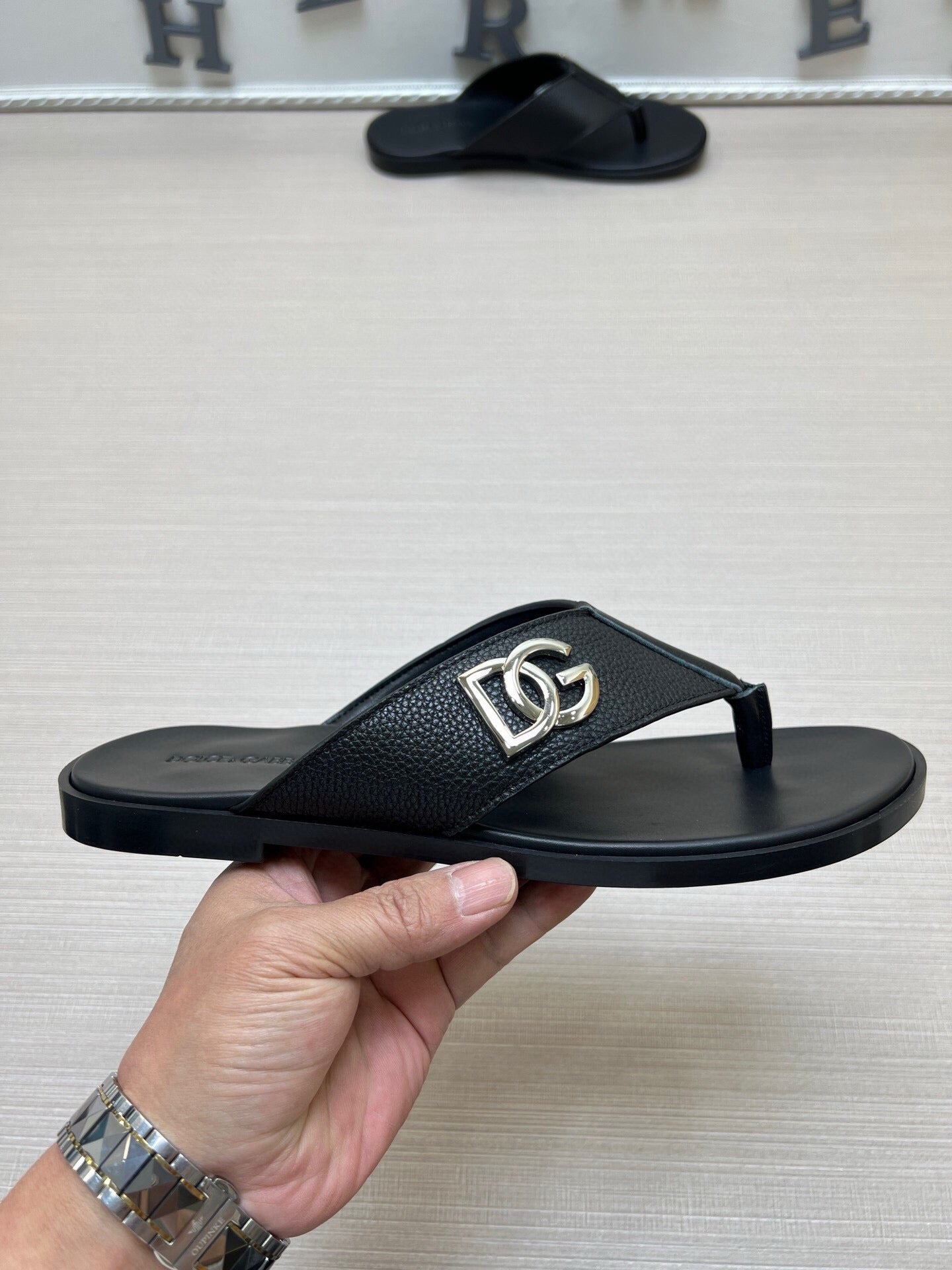 54A20Z   fashion slippers