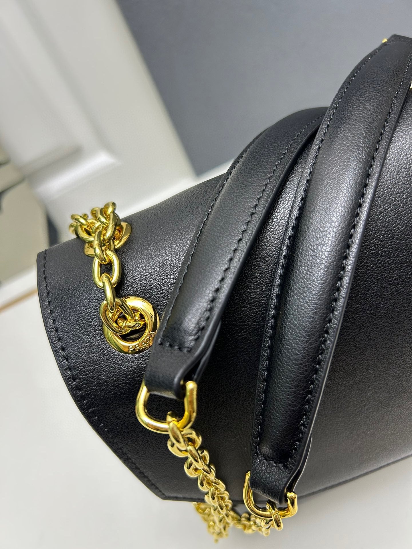 1XPD403B Fashionable leather bag