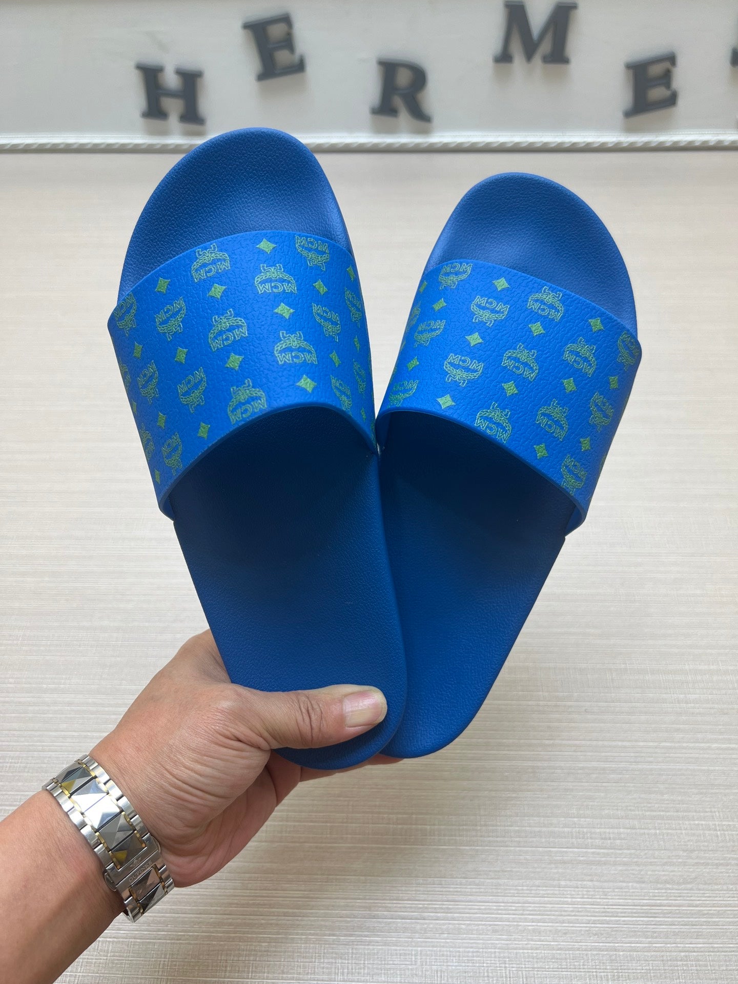 54M47Z   fashion  slippers