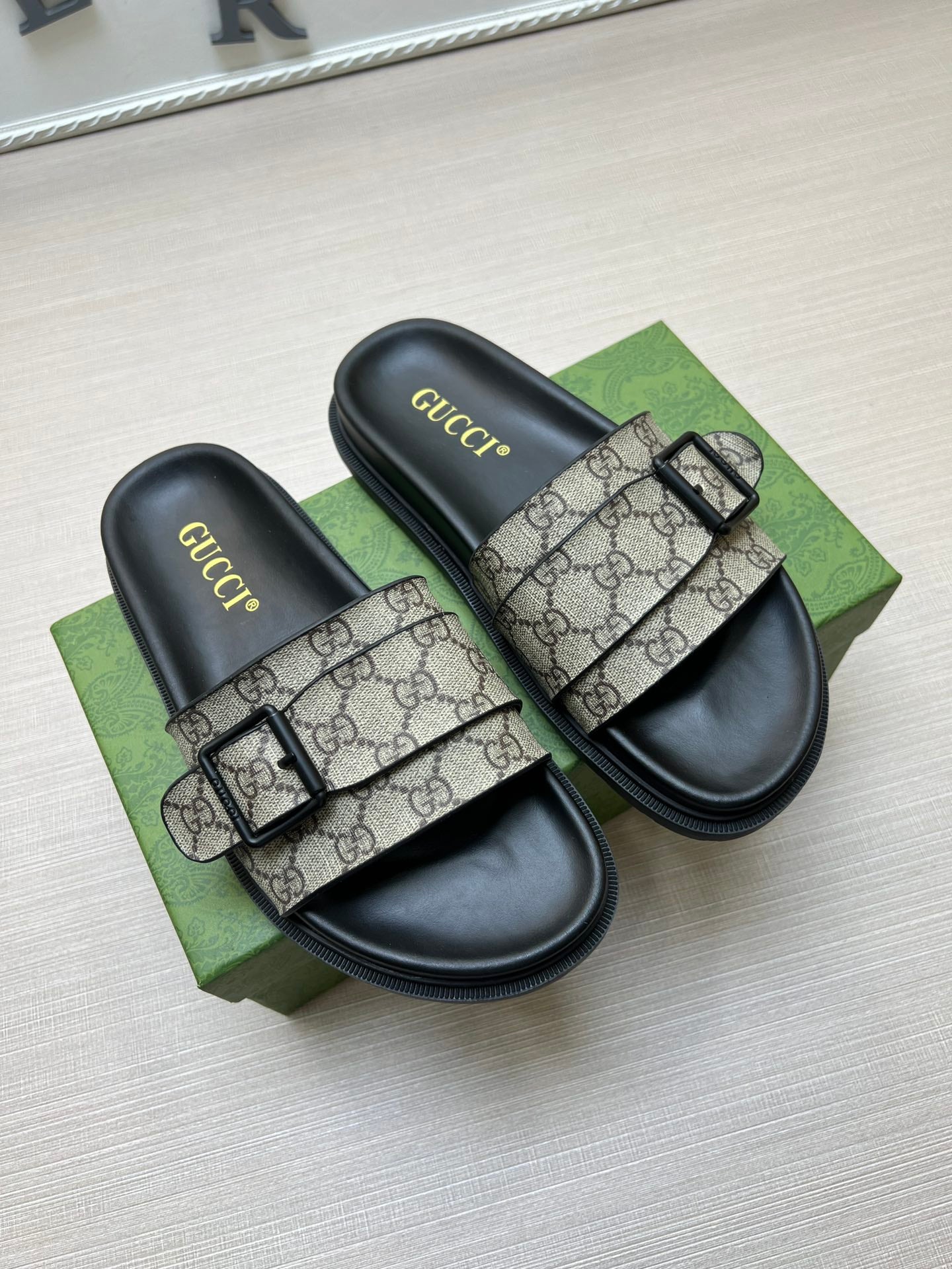 54B90Z    fashion slippers