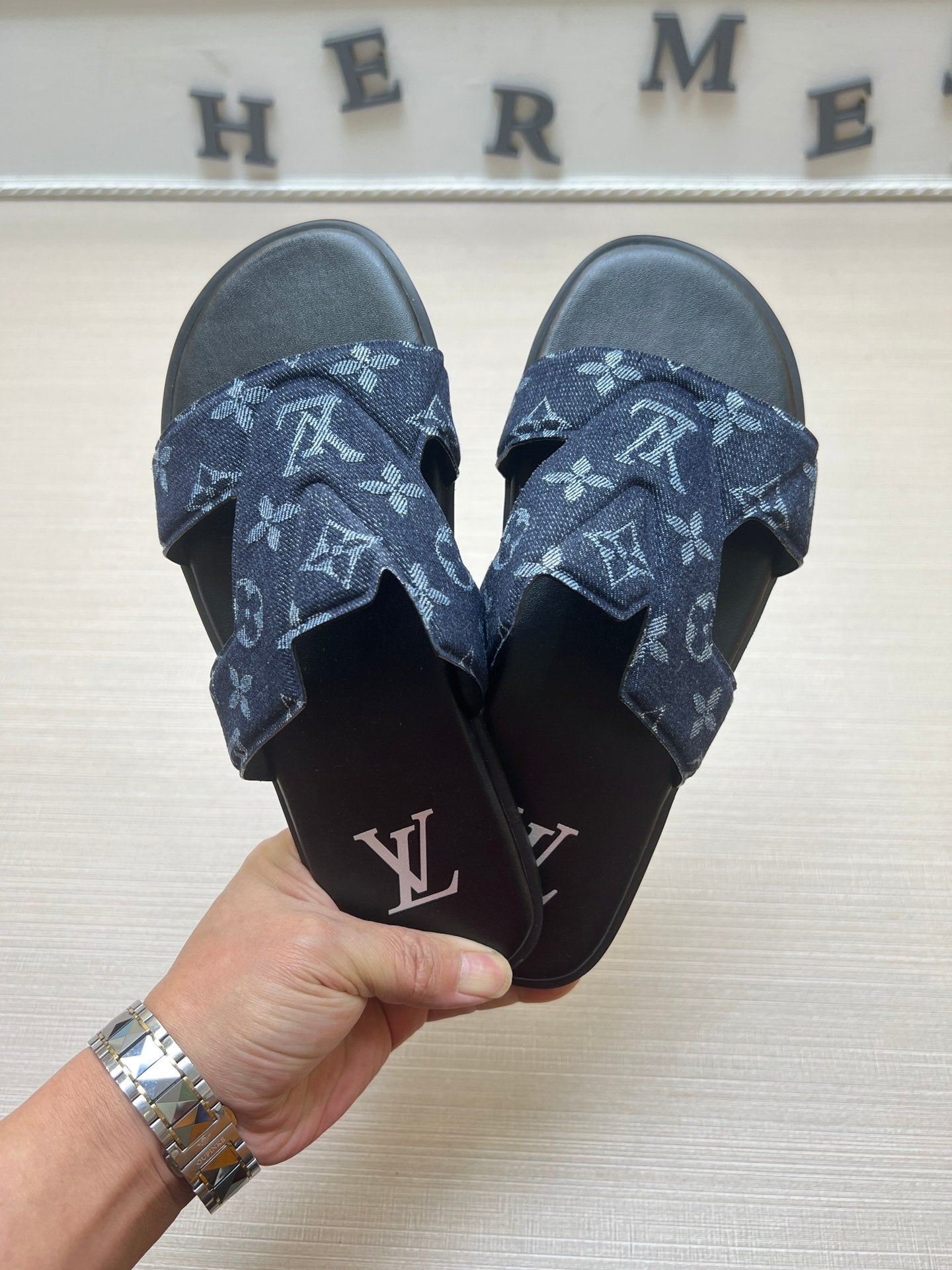 54E29Z   fashion  slippers