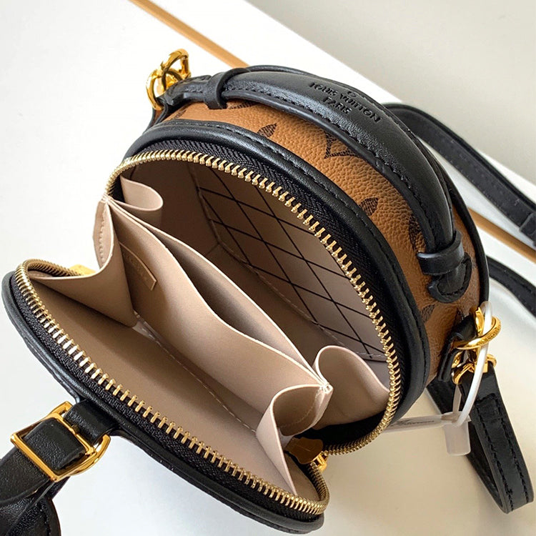 1E16B  Fashionable leather bag 