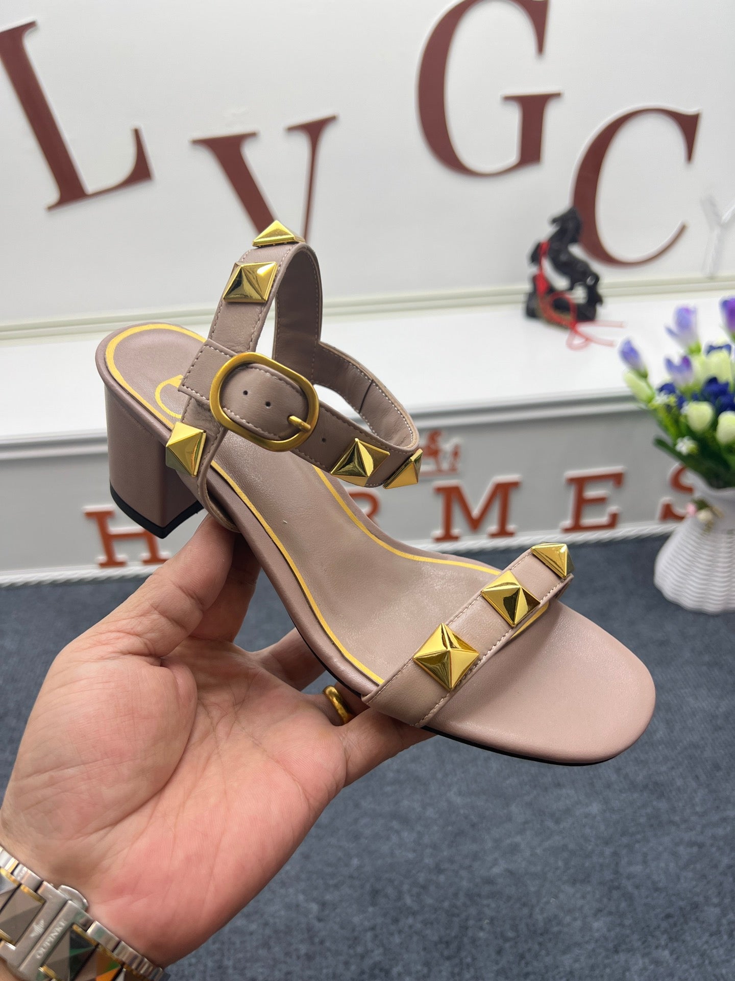 1: 1 High quality leather sandals 5YVL64Z