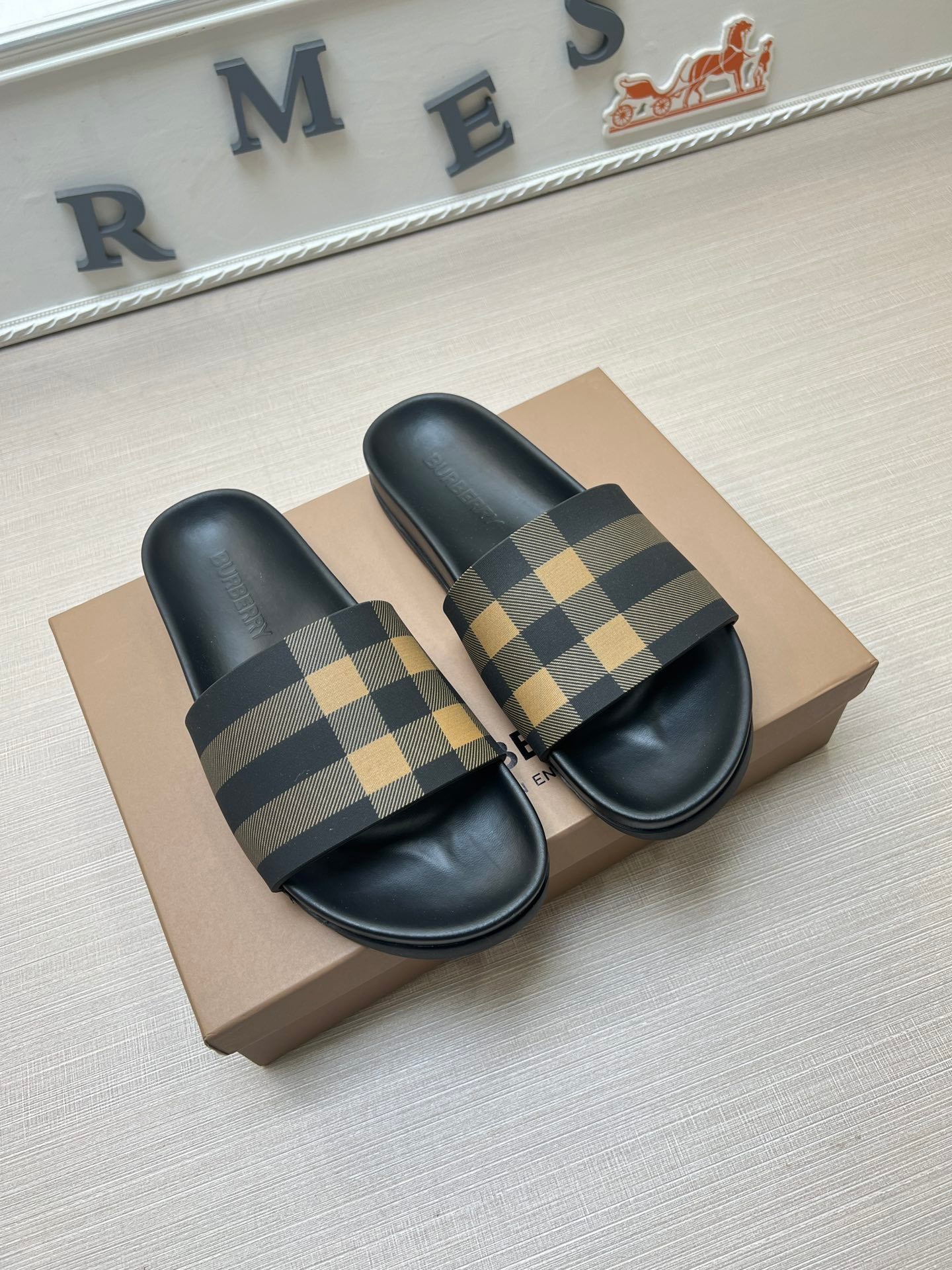 54R119Z  fashion  slippers