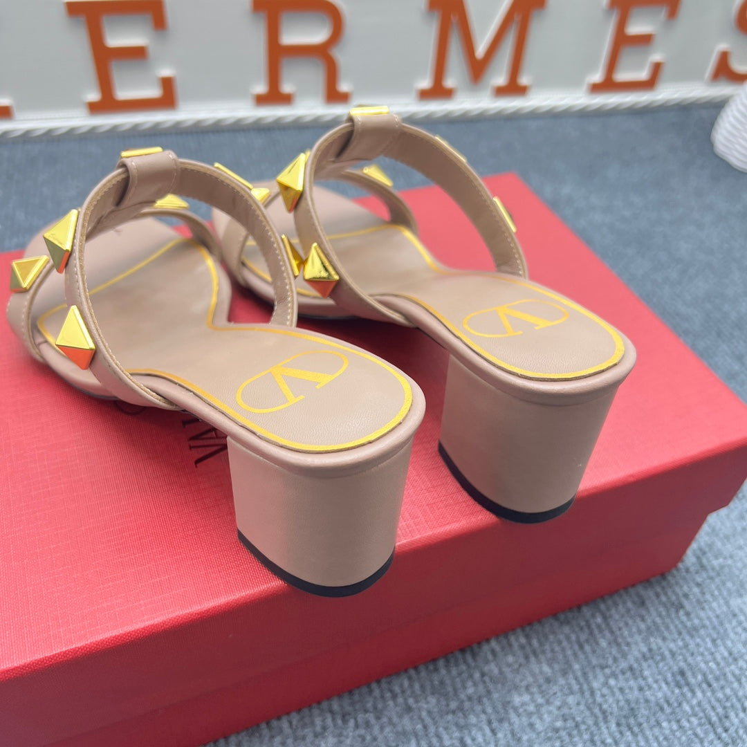 1: 1 High quality leather sandals 5YVL65Z