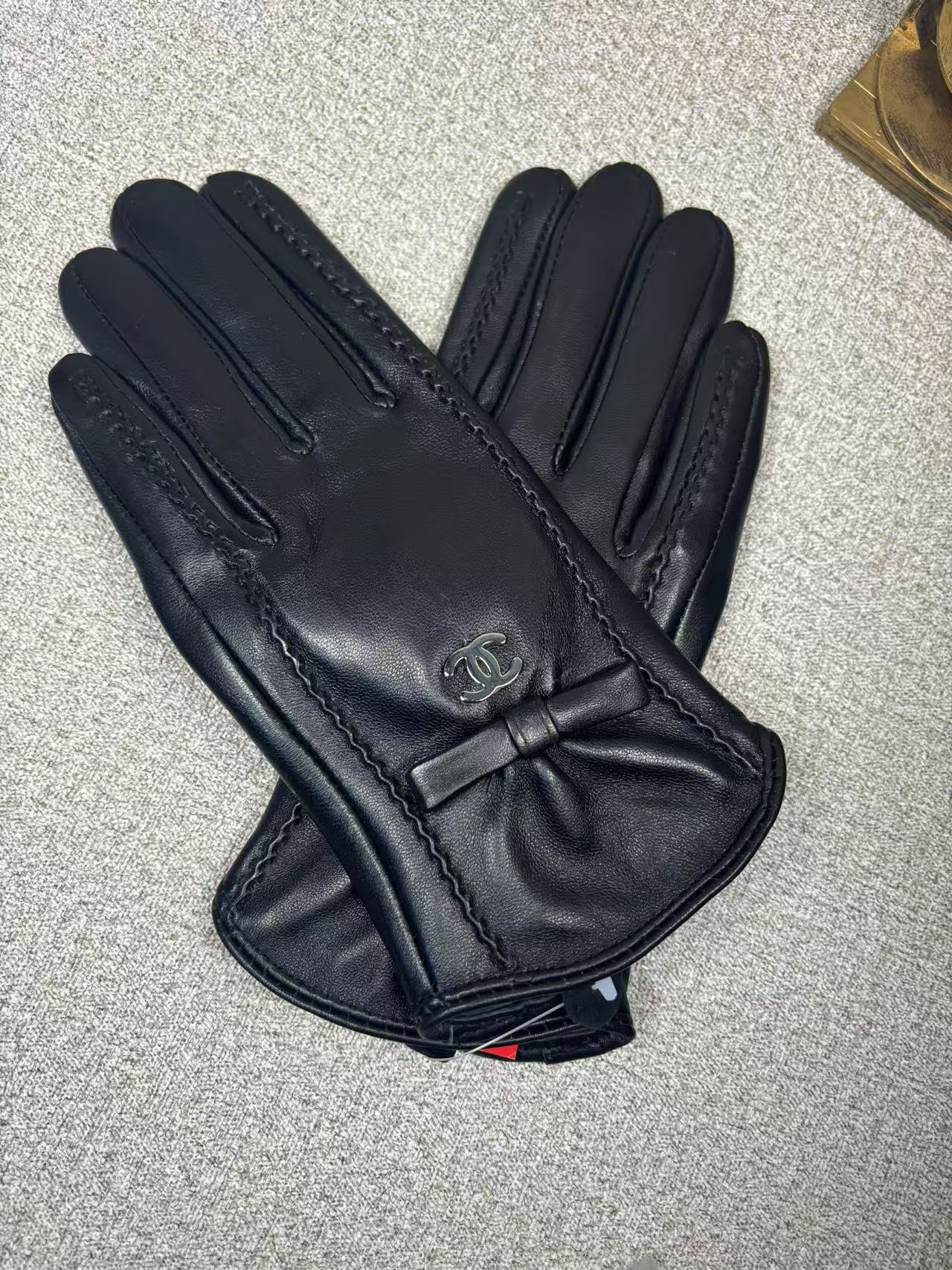 24C101S   Fashion gloves