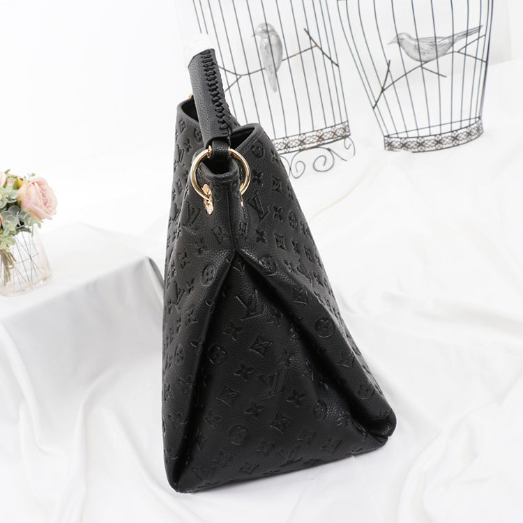 2E23B  Fashionable leather bag 