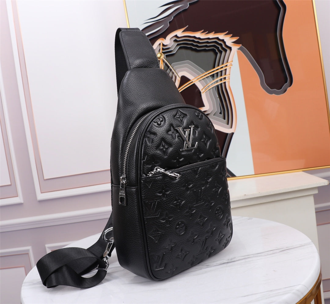 2XE294B  Fashionable leather bag 