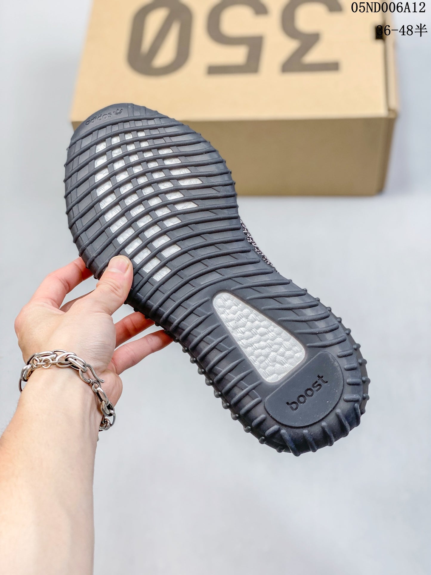 4YA69Z   Yeezy Fashion Sneakers (No Box, August-October Big Sale)