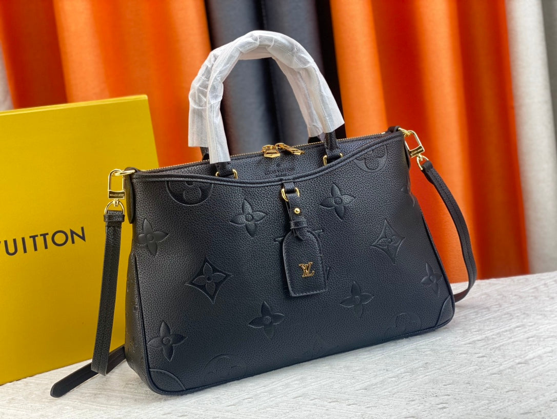 2XE174B  Fashionable leather bag 