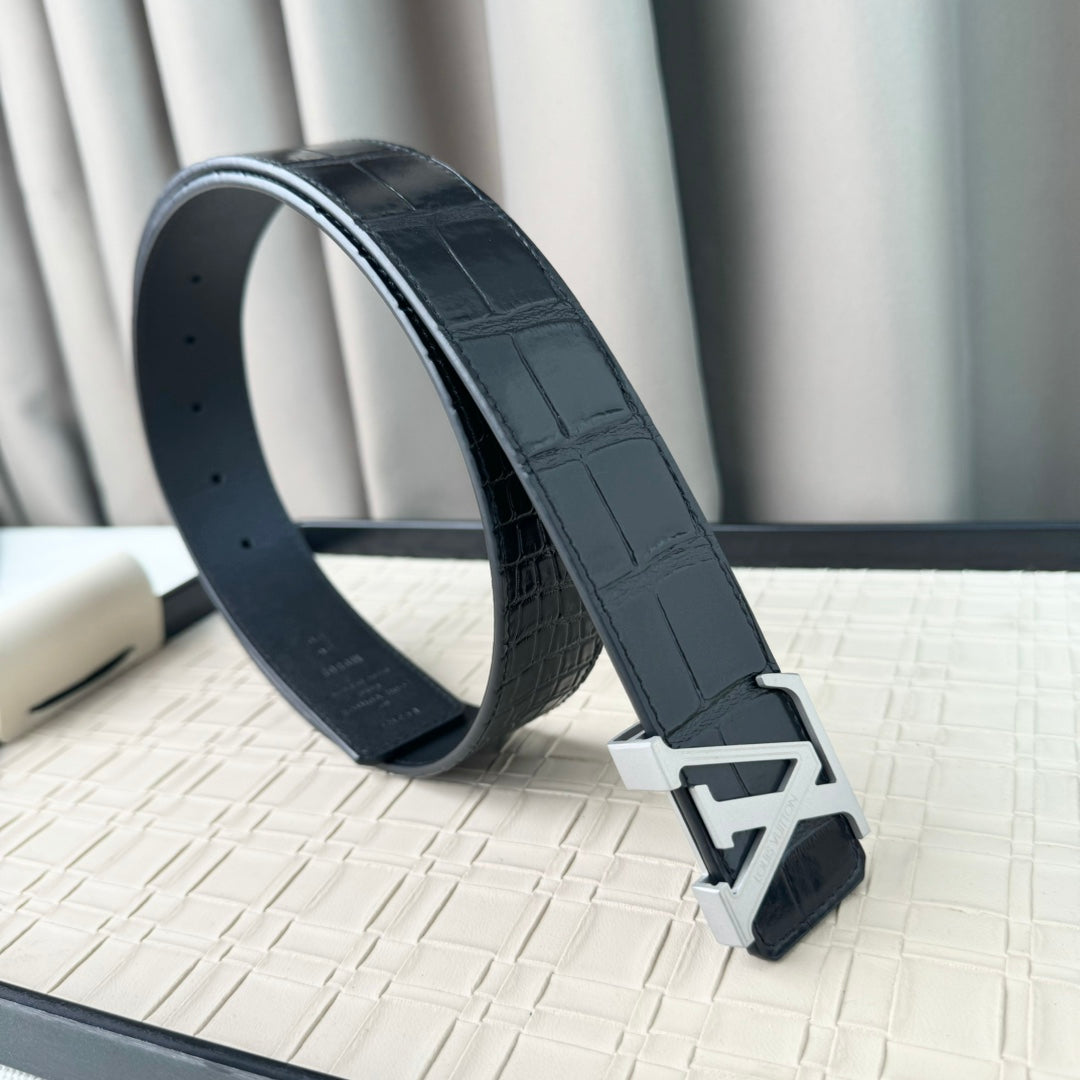 14E24P   (High quality leather belt With full package)