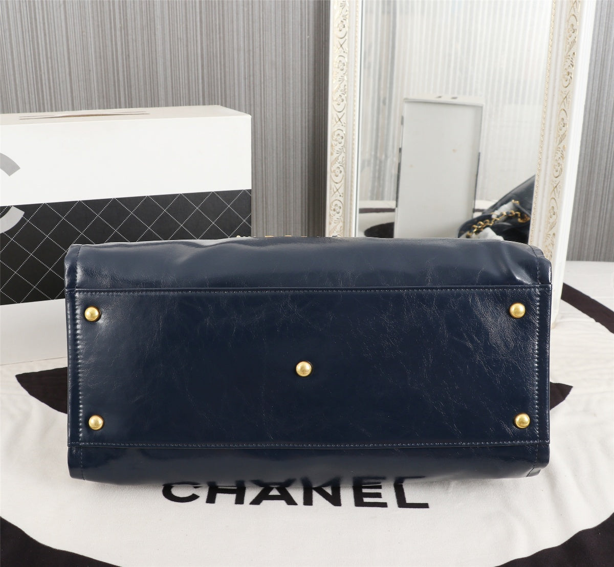 2XE349B  Fashionable leather bag 