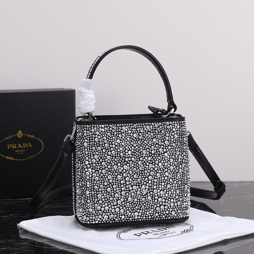 2XPD265B  Fashionable leather bag 