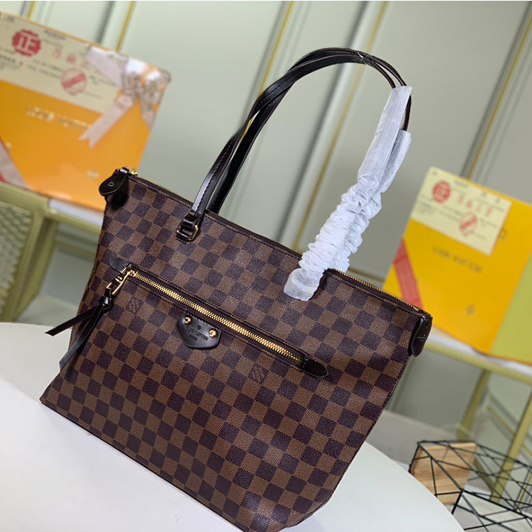 1E001B  Fashionable leather bag 