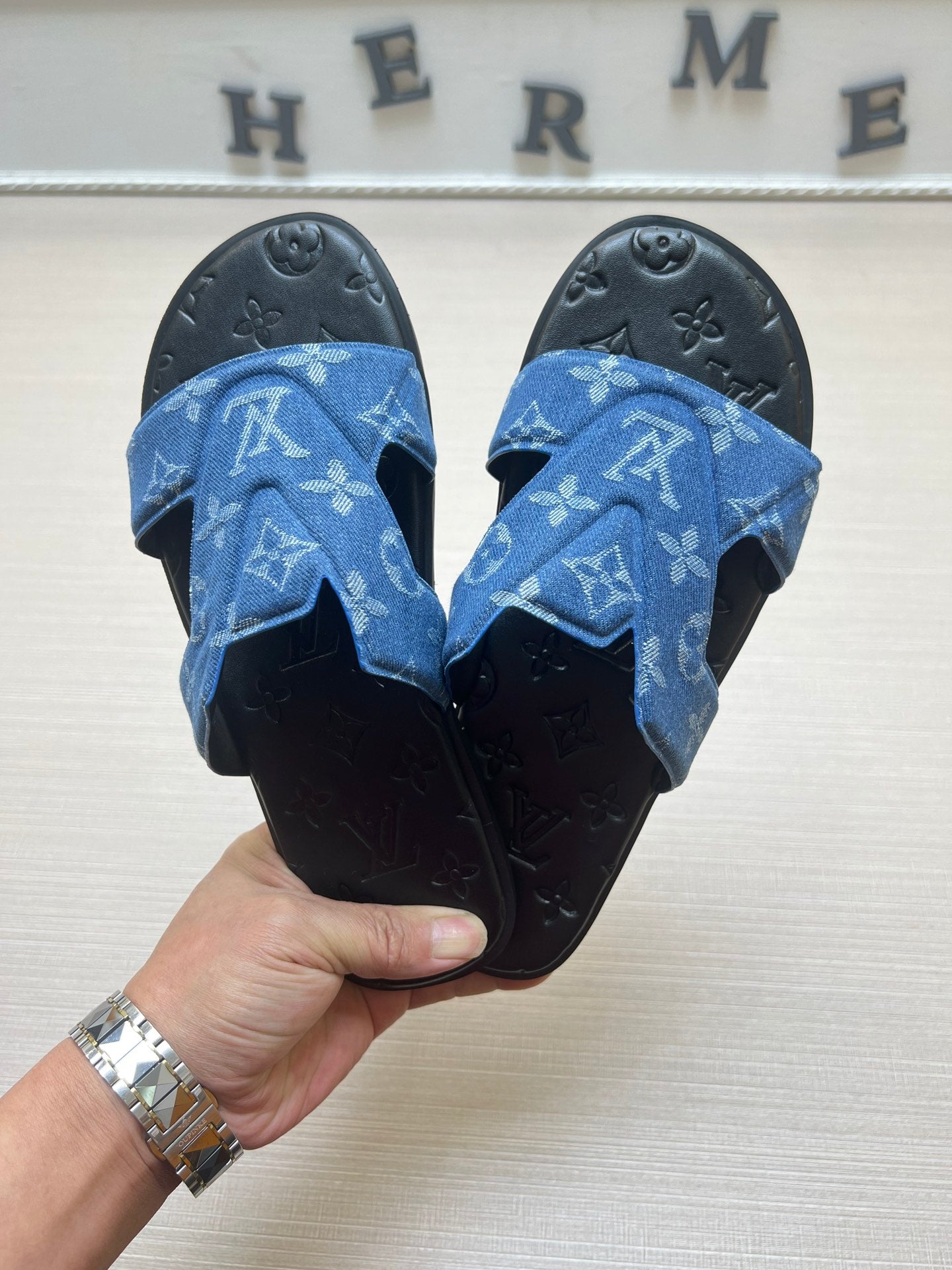 54E28Z   fashion  slippers