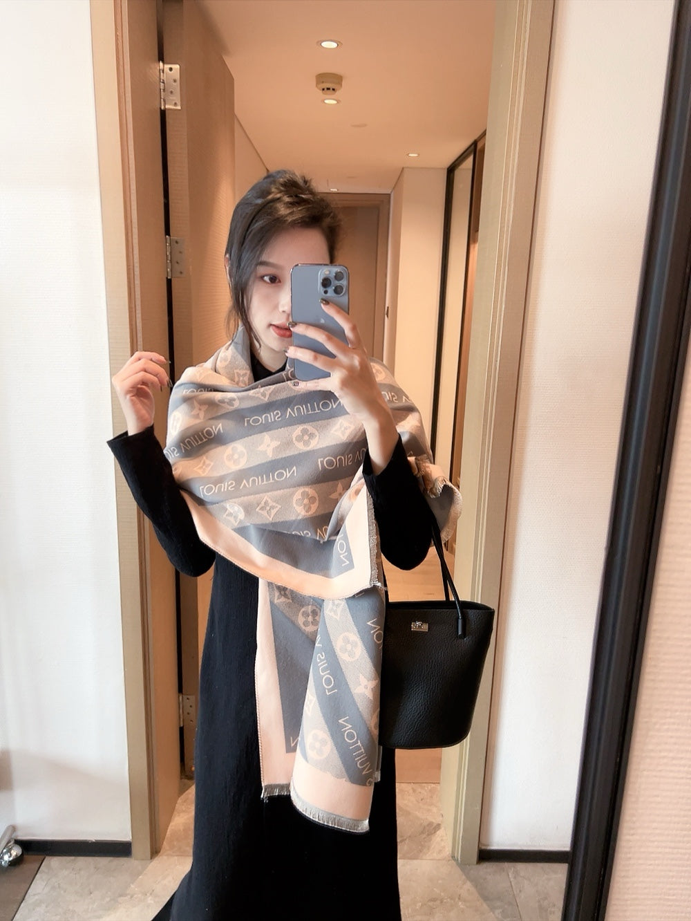 14E330W　Fashion scarves