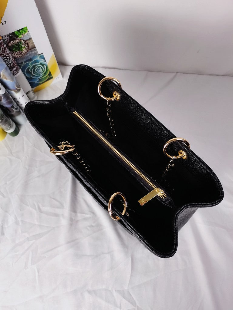 4XC20B  Fashionable leather bag 