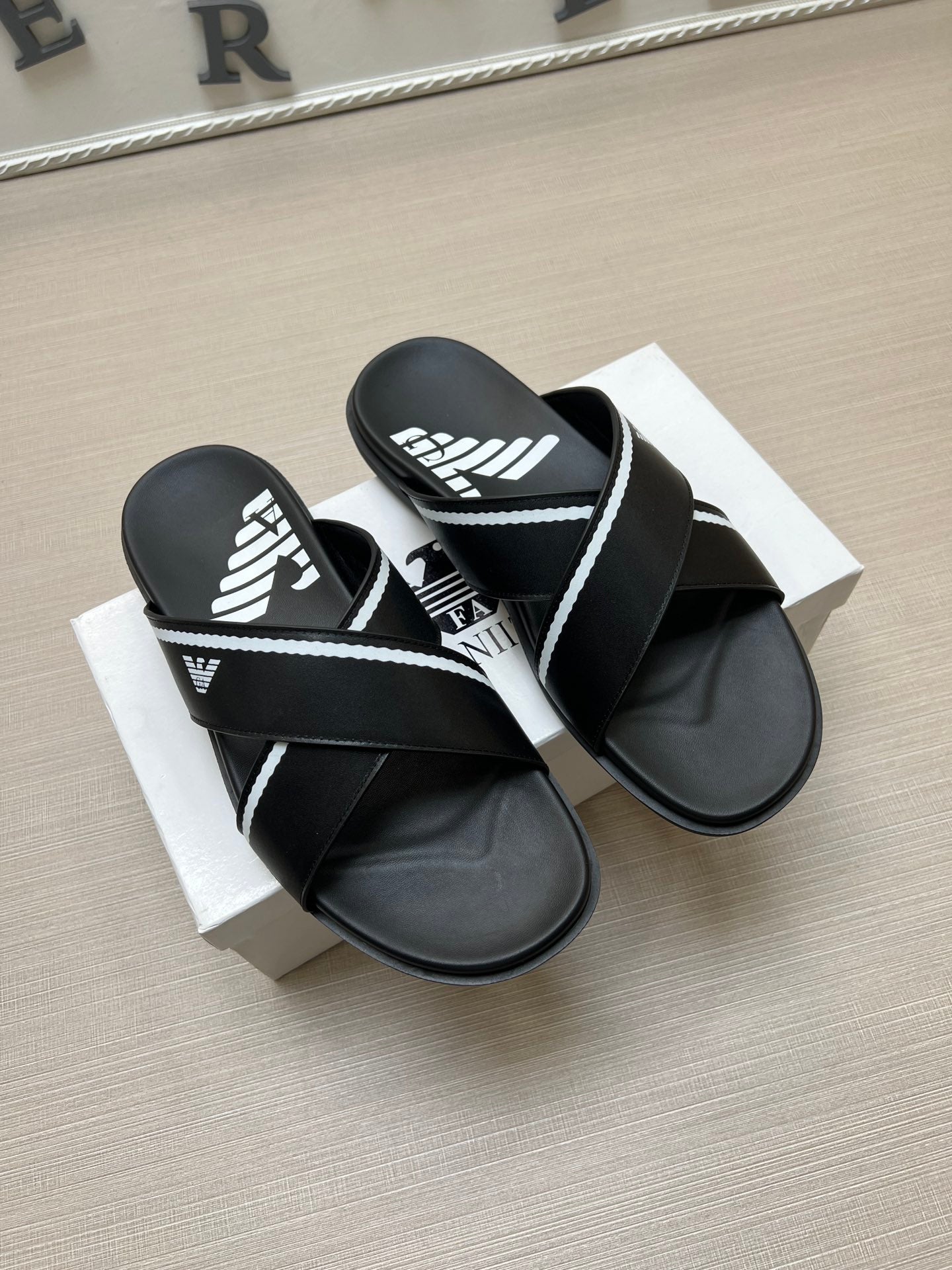 54A102Z    fashion  slippers