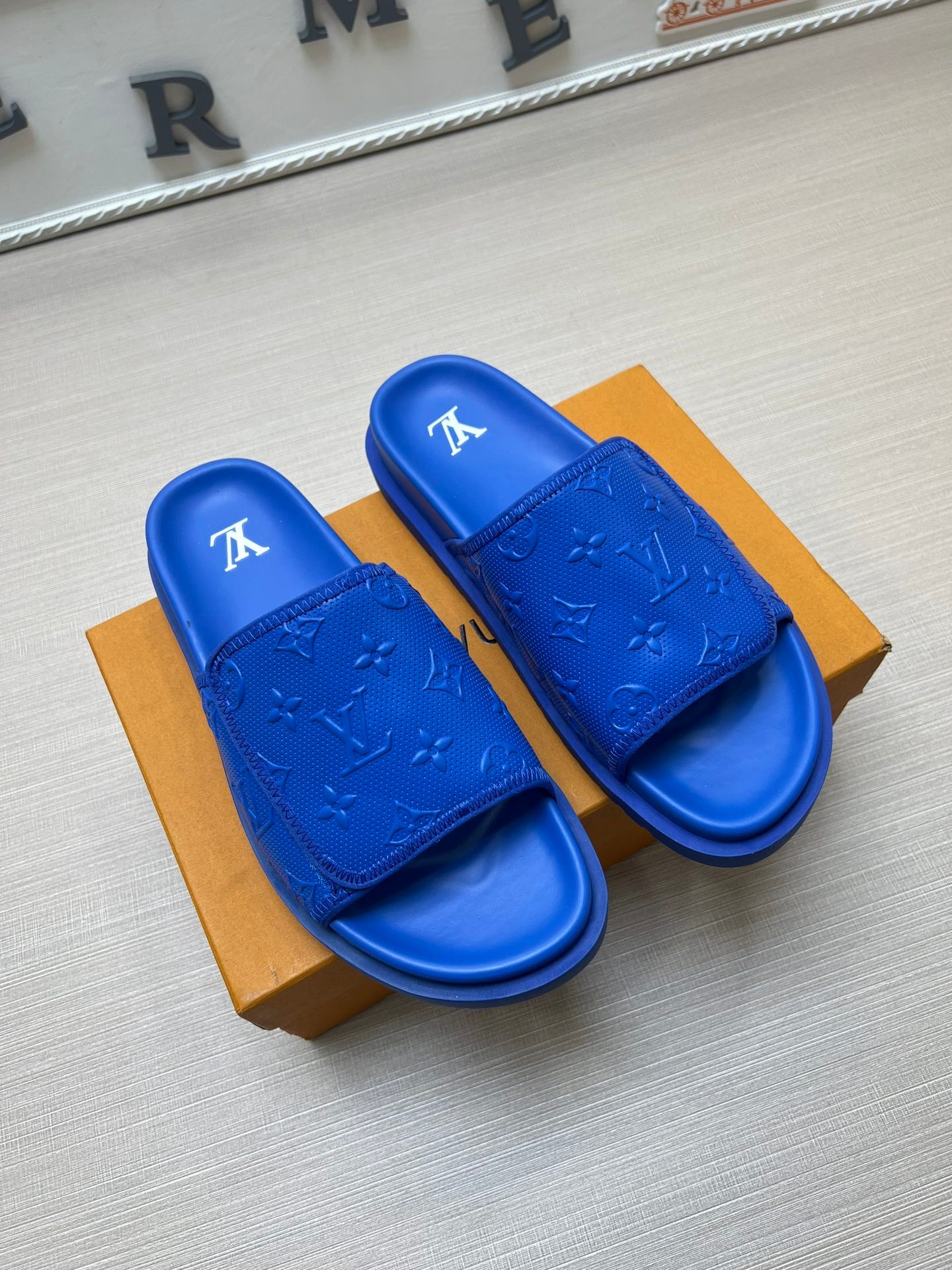 54E112Z   fashion  slippers