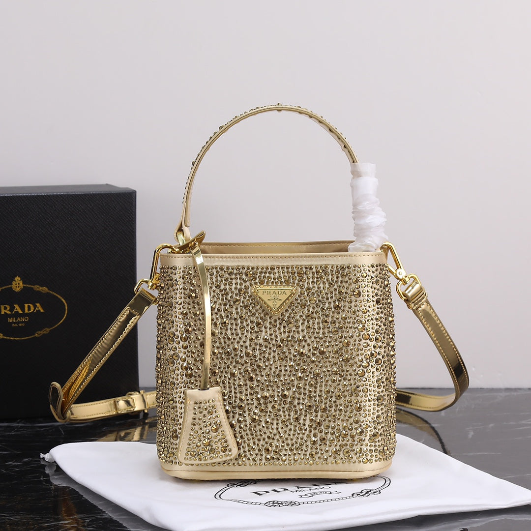 2XPD265B  Fashionable leather bag 