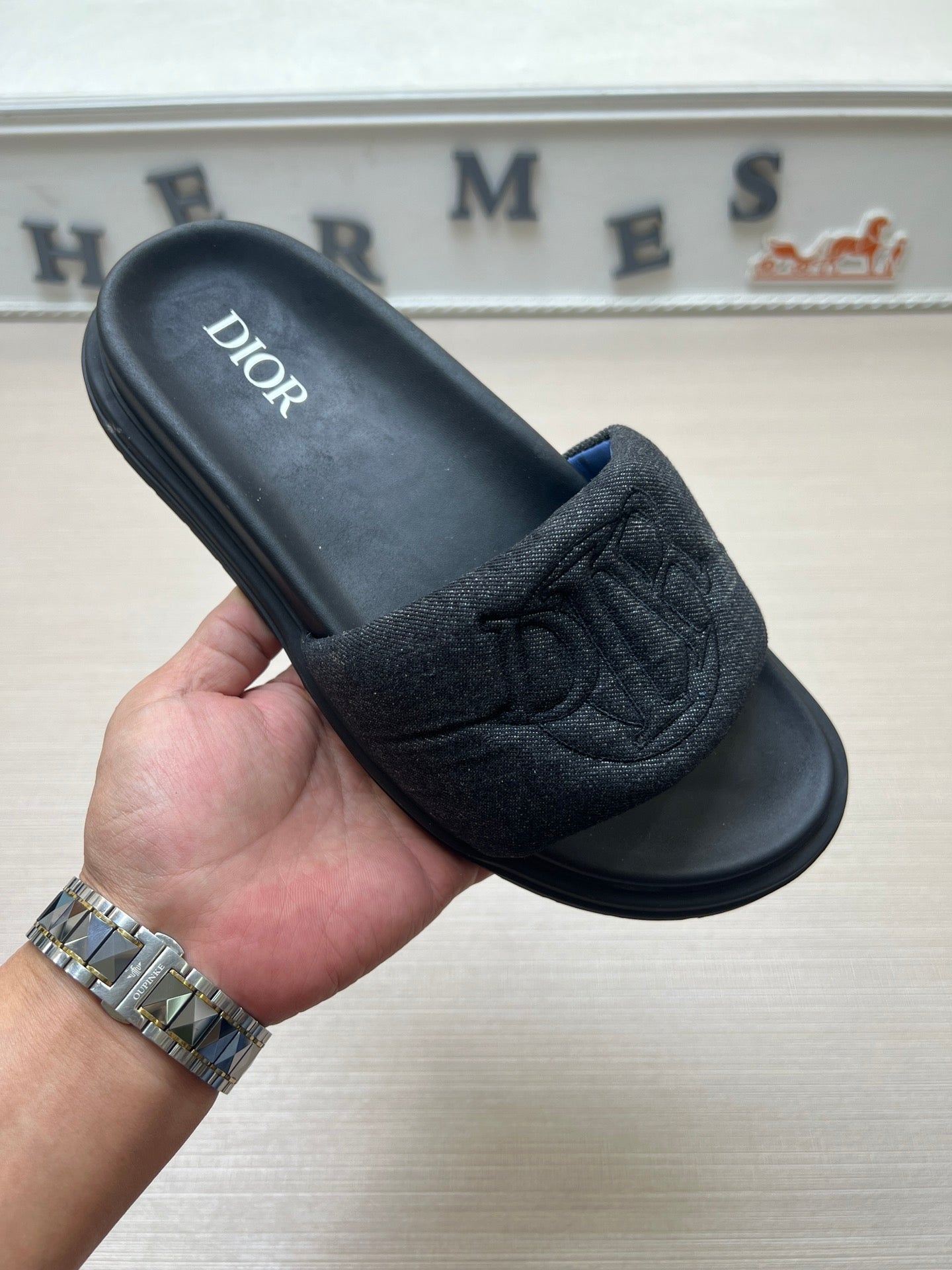 54D168Z   High quality leather slippers