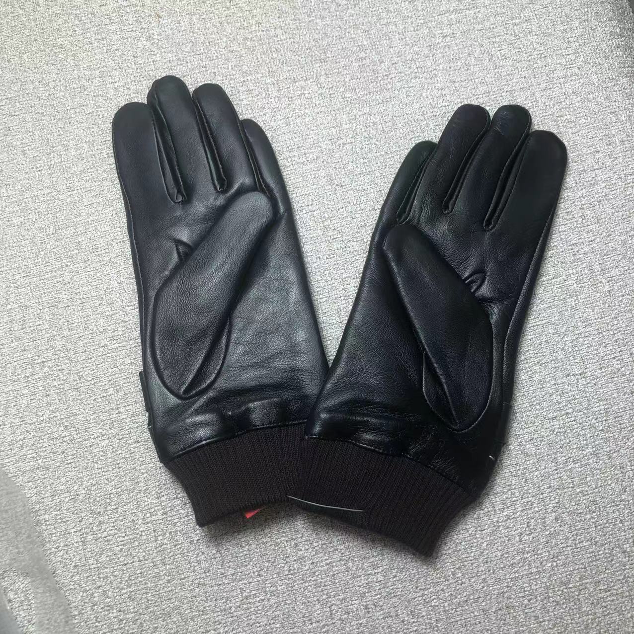 24D82S   Fashion gloves