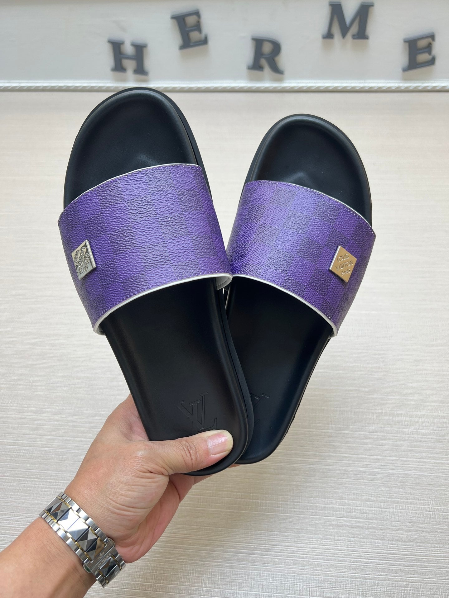 54E69Z   fashion slippers