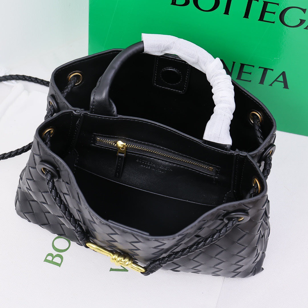 1XA81B (Fashionable leather bag )