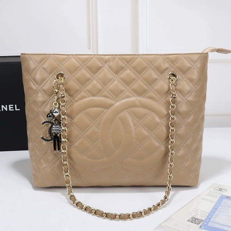 55C2B  Fashionable leather bag 