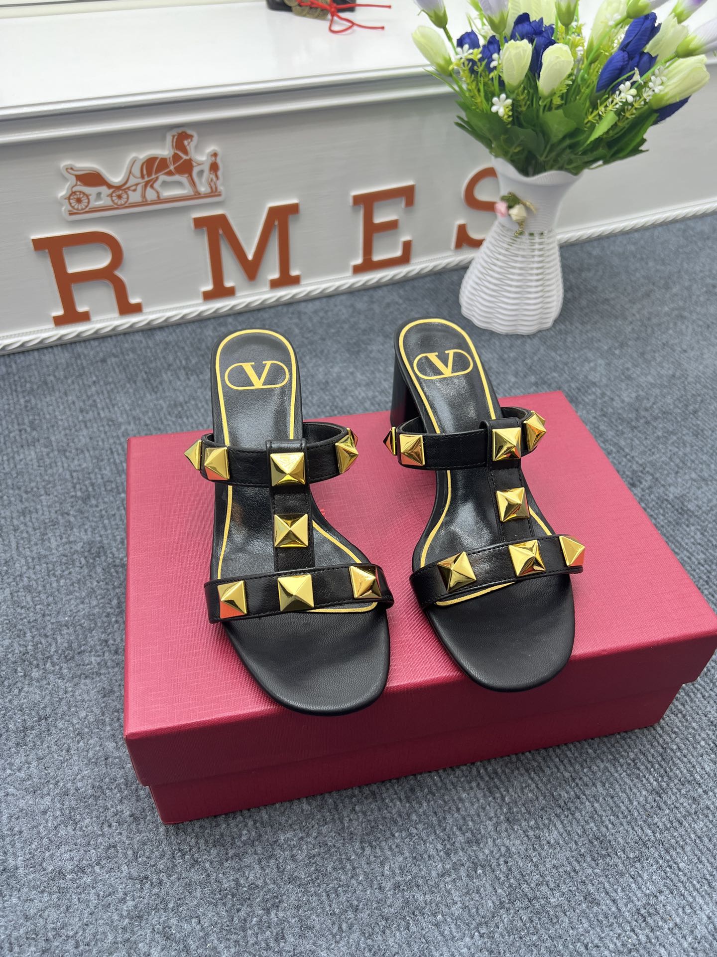 1: 1 High quality leather sandals 5YVL65Z